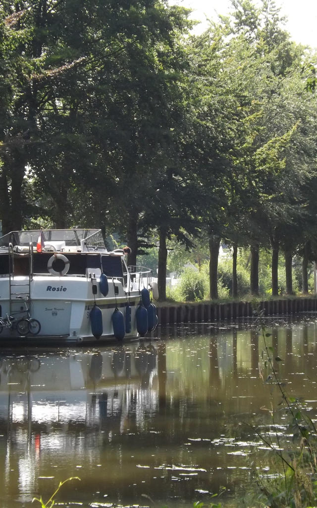 Bateaux amarrés - Canal de Nantes à Brest - Malestroit